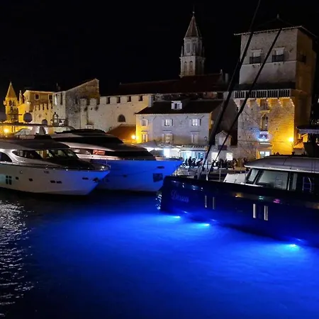 Croatia Trogir, 4 Rooms, Pool 4km Apartman *